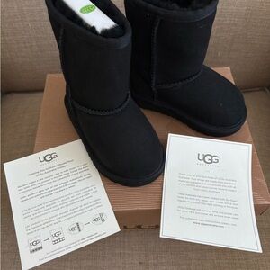 UGG Australia Toddler Classic boots in black, model K Classic 5251